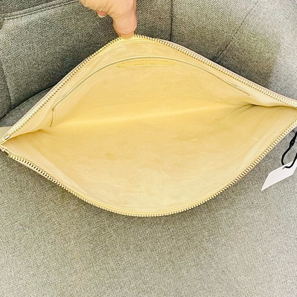 Stella McCartney Limited Edition Superhero Clutch w/ Shaggy Deer Interior Lining - Picture 5 of 9